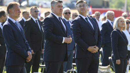 PREDSEDNIK I PREMIJER OPET U KLINČU "Šmrkanje" izazvalo burnu polemiku Milanovića i Plenkovića