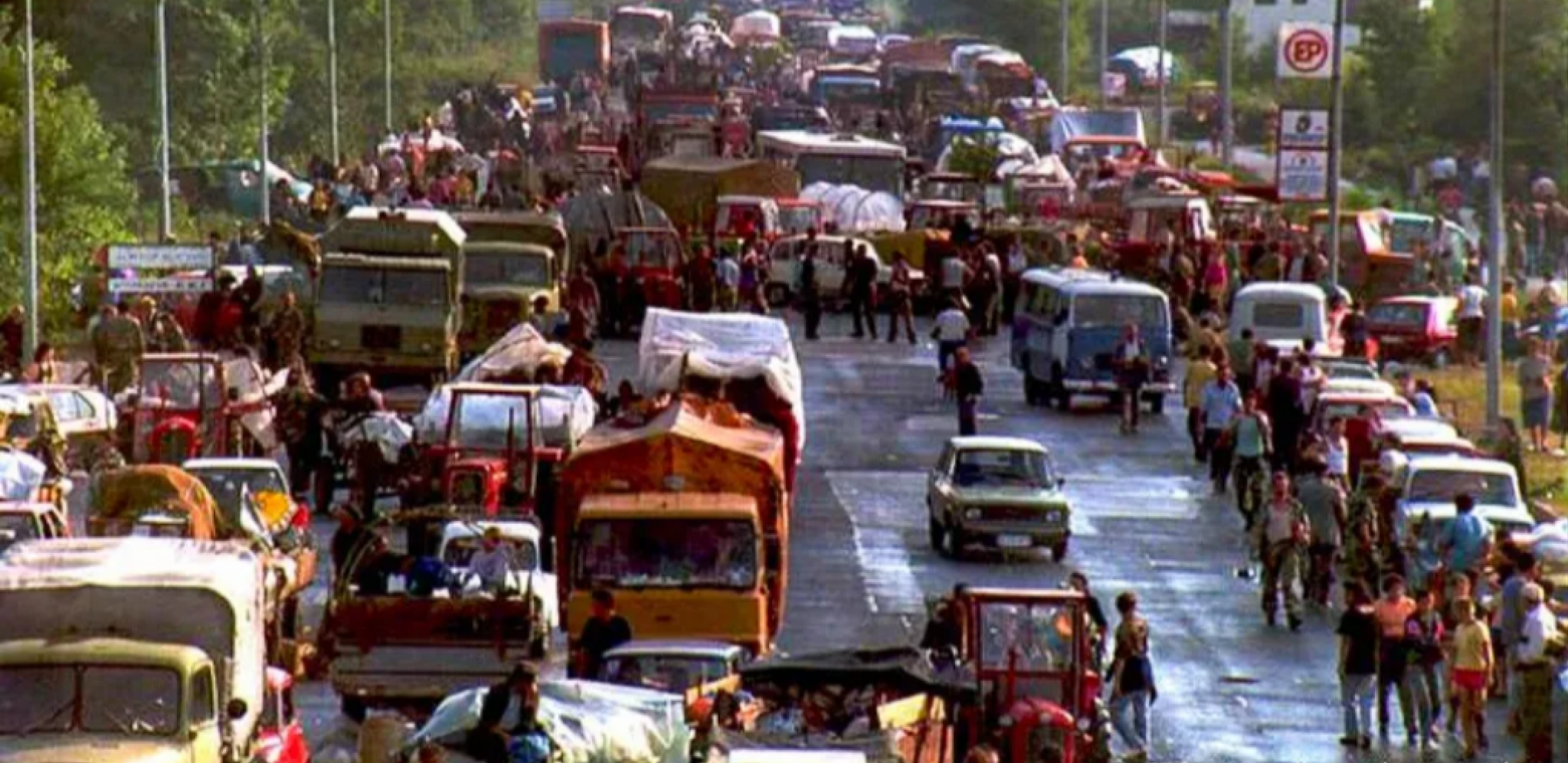 OPET ĆETE NA TRAKTORE! Vesna Rajnović u mrziteljskom transu preti Srbima zbog Svesrpskog sabora (FOTO)