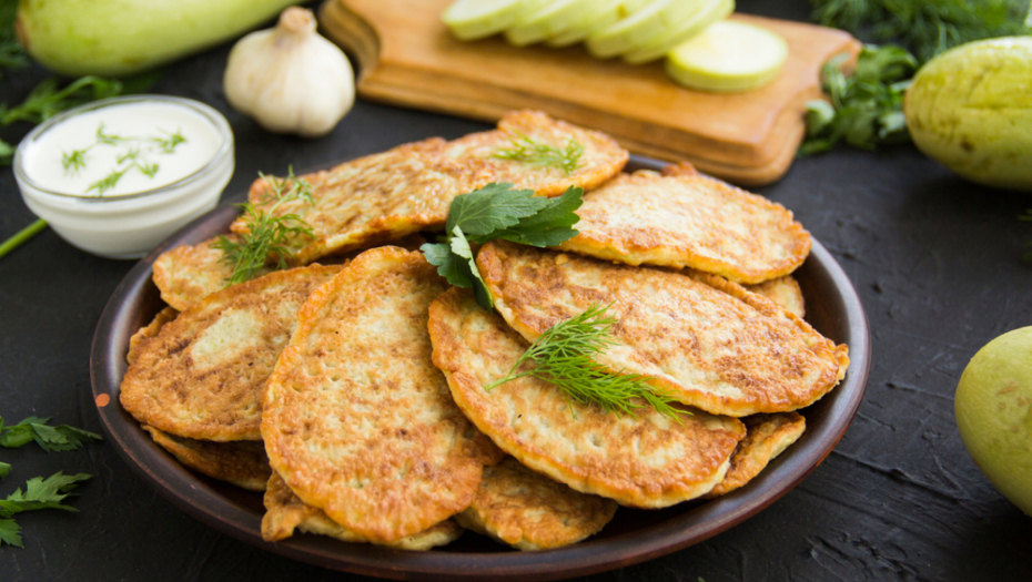 Savršena kombinacija sa grčkim jogurtom: Slane palačinke sa tikvicama