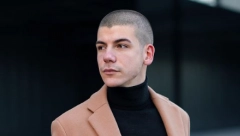 DEJAN NIKOLIĆ ZARAĐUJE MILIONE A IMA SAMO 20 GODINA! Vozi Porše i nosi Roleks, sve je sam stekao, ovo je njegov biznis