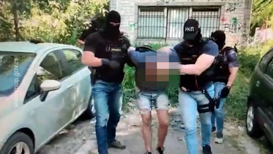 PRITVOR ZA ZEMUNCA Lisice zbog nasilja i iznude (FOTO)