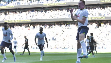 "Poker" Totenhema protiv Sautemptona, "svrake" rutinski sa povratnikom, preokret Lidsa