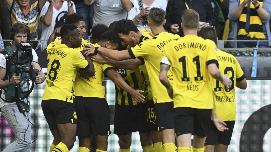 MOŽE DORTMUND I BEZ HALANDA "Milioneri" slavili u derbiju Bundeslige