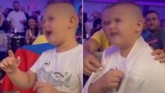 DEČAK KOJI JE ODUŠEVIO SRBIJU I ZAPALIO INTERNET Svi su gledali samo u njega dok je pevao ovu patriotsku pesmu (VIDEO)