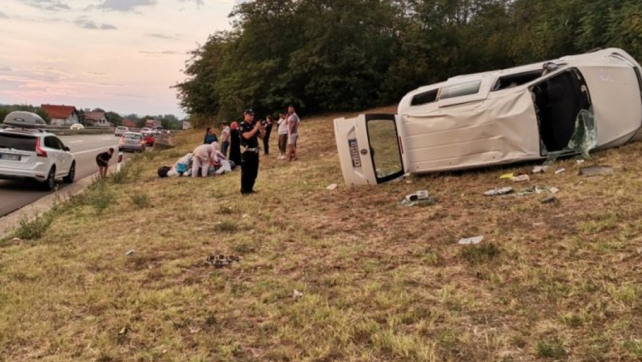 20 MIGRANATA SMEŠTENO U PIRORTSKU BOLNICU A troje njih iz prevrnotog kombija kod Bele Palanke  u Niš