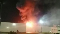 POŽAR U FABRICI ČARAPA U LOZNICI! Gori krov objekta! (VIDEO)