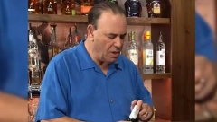 VELIKU GREŠKU PRAVIMO TOKOM SIPANJA PIVA: Barmen šokirao objavom, tvrdi da samo ovako ne nadima