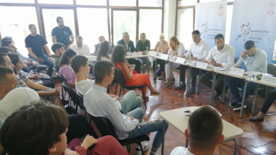UVEK SMO SPREMNI DA ČUJEMO GLAS MLADIH Ministar Udovičić na javnoj raspravi o Predlogu strategije za mlade: Važno nam je da čujemo šta misle i predlažu! (FOTO) (VIDEO)