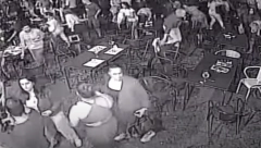 NOVA SRAMOTA HRVATA Navijači Hajduka napravili haos: Obučeni u crno ruše sve pred sobom (VIDEO)