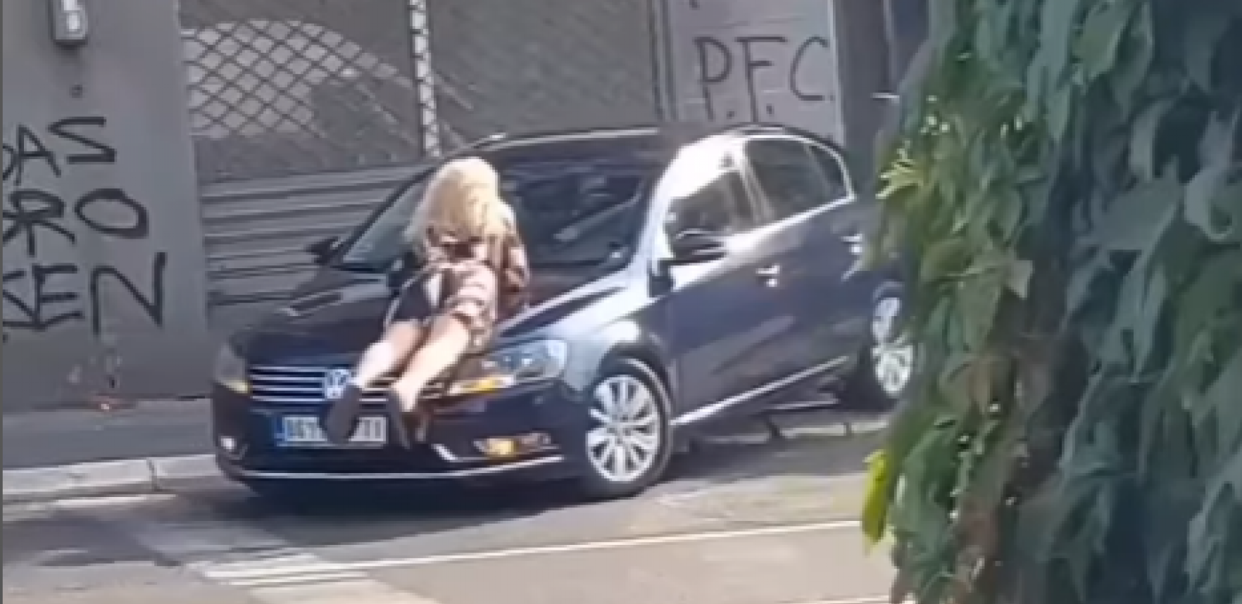 O OVOJ ŽENI BRUJE DRUŠTVENE MREŽE Napravila scenu u centru Beograda, vozač nije verovao šta ga je snašlo (VIDEO)