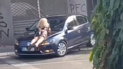 O OVOJ ŽENI BRUJE DRUŠTVENE MREŽE Napravila scenu u centru Beograda, vozač nije verovao šta ga je snašlo (VIDEO)