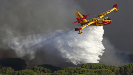 VATRENA STIHIJA BUKTI KOD PULSKOG AERODROMA U Istarskoj županiji u toku je gašenje tri požara otvorenog prostora