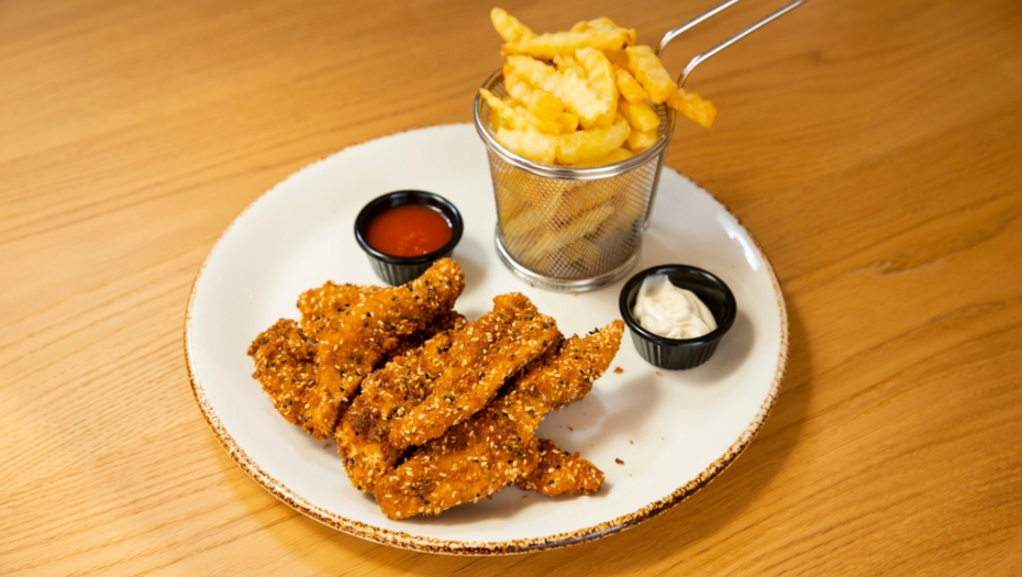 Fantastična kombinacija sa pomfritom: Piletina sa susamom