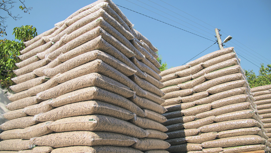 CENA PELETA U BIH IDE U NEBESA  Košta i do 540 evra i nema ga dovoljno