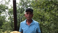 ČUDO PRIRODE KOD NOVE VAROŠI Dragoljub pronašao džinovsku gljivu obima preko JEDNOG METRA! (FOTO)