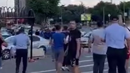 HAOS U SKOPLJU Albanci masovno napali Šveđane, intervenisala policija (VIDEO)