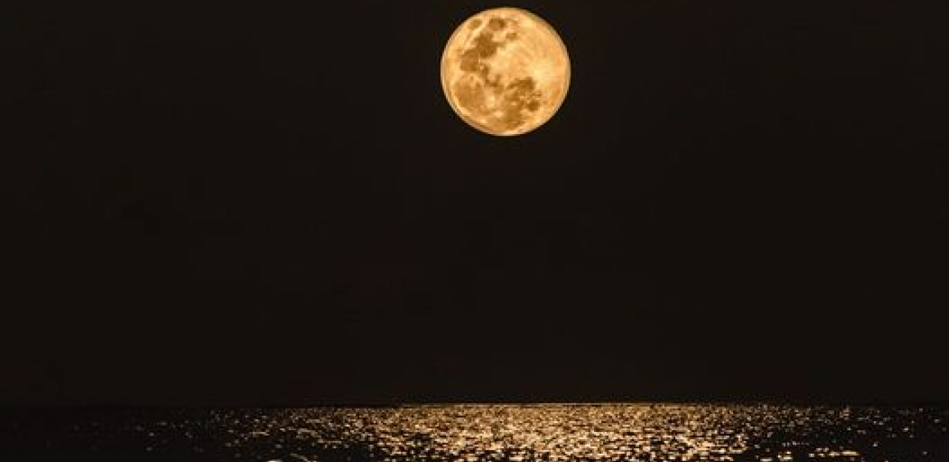 ŠTA NAM NOĆAS DONOSI PUN MESEC U VODOLIJI Biku propadaju planovi, konfuzija i nagle promene pogodiće Lava, Jarac će imati neočekivani dobitak
