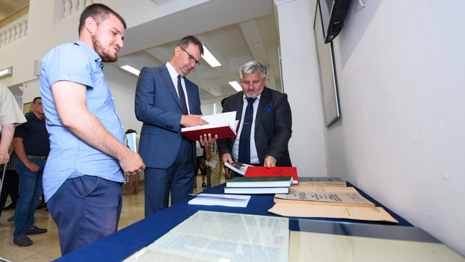 U Arhivu Vojvodine otvorena izložba posvećena stradanju Srba u Sremu 1942. godine