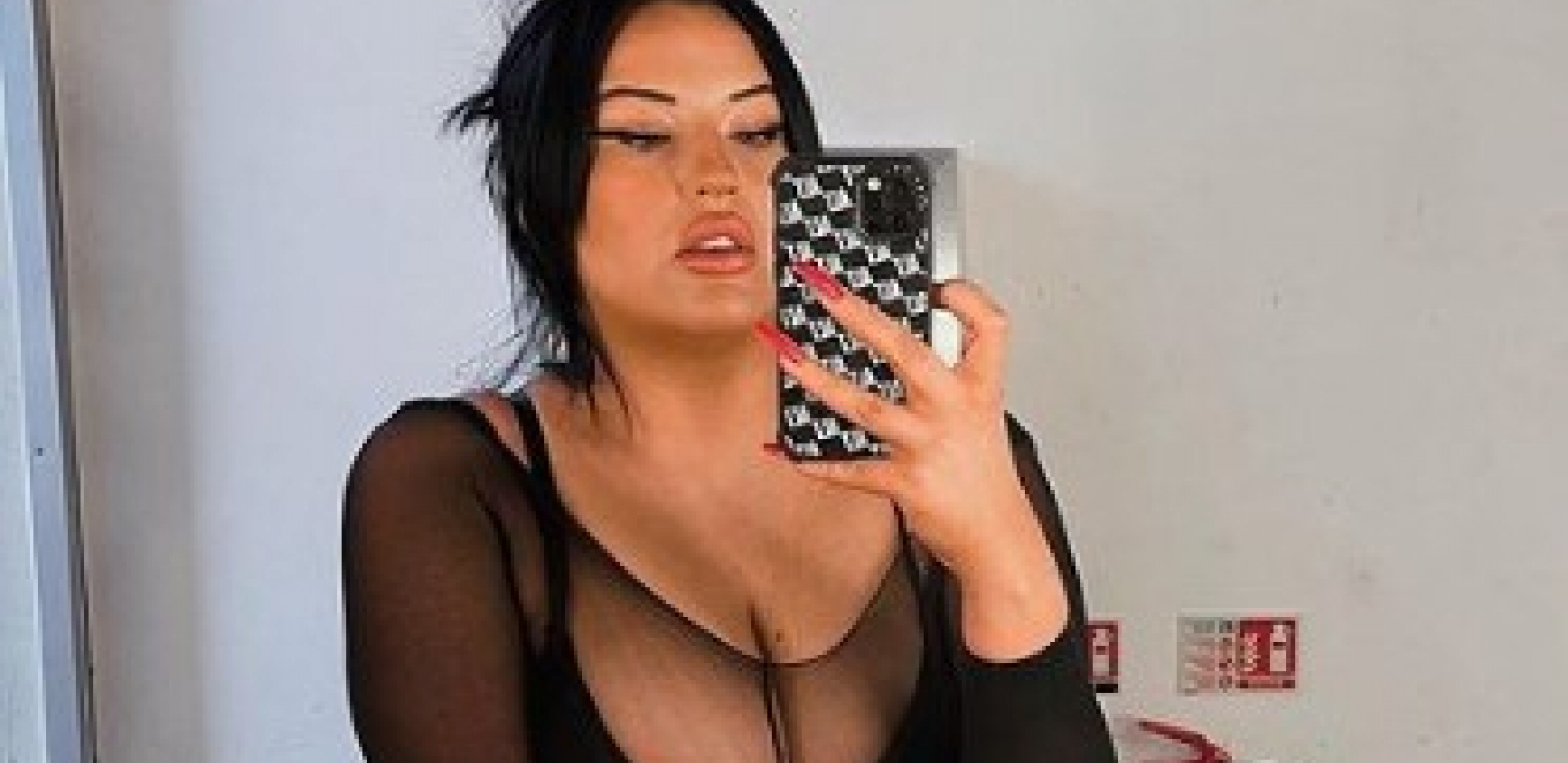 PONUDIO 600 FUNTI DA JE BOLJE UPOZNA Le Tisijeva snaja odbila fudbalera Premijer lige: Znam svoju vrednost (FOTO)