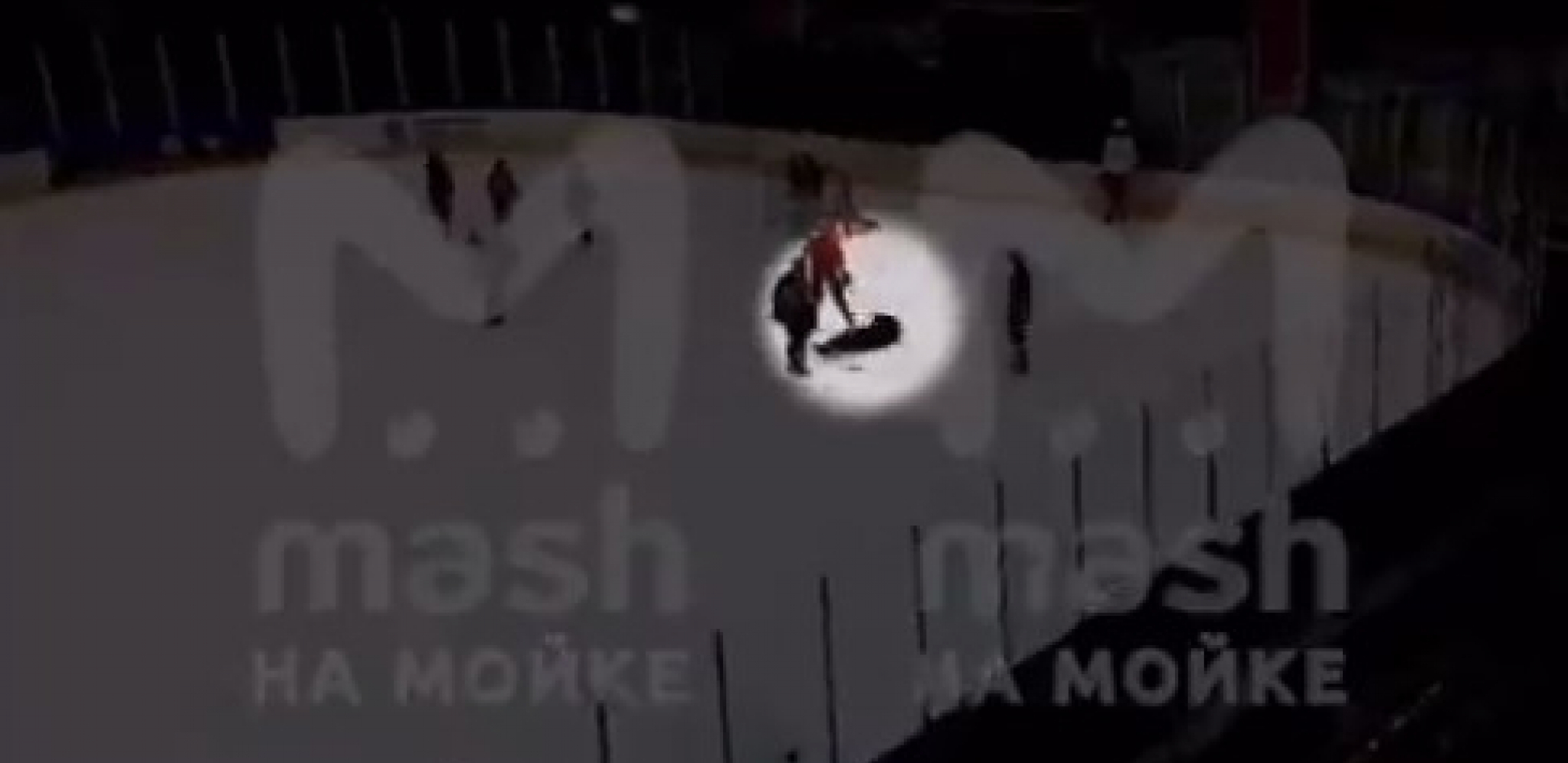 (UZNEMIRIJUĆI VIDEO) CRNI DAN ZA HOKEJ Preminuo dečak kojeg je pak udario u grudi (FOTO)