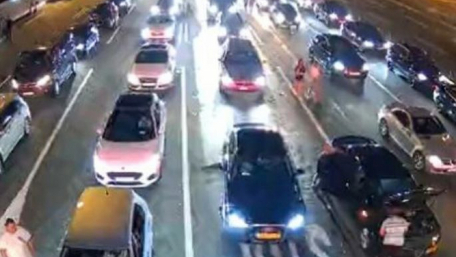 HAOS NA GRANICAMA NE JENJAVA Ovde se čeka i po pet sati