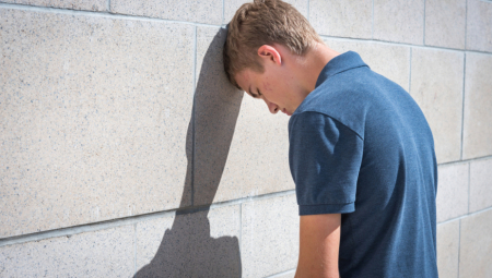 VIDI KOLIKI SI, ŠTA TI JE BRE?! Mladić se lekaru požalio na duševno stanje, pa dobio bizaran odgovor: "Muško si, ne smeš biti depresivan!"