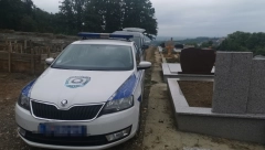 "POLIO SE BENZINOM I ZAPALIO" Pogledajte jeziv prizor sa groblja u Čačku gde je pronađen zapaljen leš (FOTO)