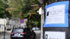 ODALI POČAST NA DVORSKOM TRGU Cetinjani palili sveće za stradale u zločinu