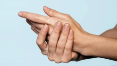 BOLELI SU ME ZGLOBOVI, BIO SAM UMORAN Zbog jedne stvari doktori nisu prepoznali opasnu bolest, davali mu da maže kreme!