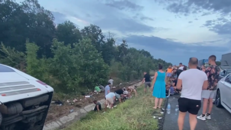 OTKRIVENO KAKO JE DOŠLO DO NESREĆE Vozač pokušao da pomeri sedište jednom rukom i naglo skrenuo! (FOTO)