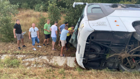 OČEVICI O PREVRTANJU SRPSKOG AUTOBUSA U BUGARSKOJ "Ne želim nikome da vidi takav prizor, uplakanu decu oblivenu krvlju" (FOTO)