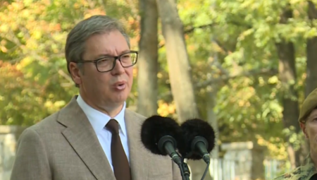 VUČIĆ U RAZGOVORU SA AMERIČKIM ZVANIČNIKOM PORUČIO: "Niko ne treba da sumnja u posvećenost Srbije politici mira"