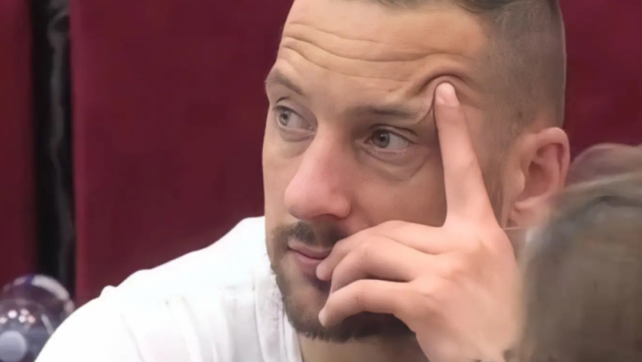 KRVAV, SA ZAVIJENOM GLAVOM Horor prizor, Dino Dizdarević objavio fotografije iz bolničke sobe, pa poručio ovo