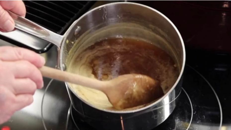 UMRLI POSLE RUČKA KOD BIVŠE SNAJE Kuvarica nije imala nikakve simptome, a policija sumnja na ovo