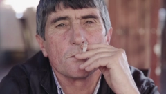 OVE ŽENE SU SE PRED SELOM ZAKLELE DA ĆE ŽIVETI KAO MUŠKARCI Burneše su device koje žive na području Kosova, Crne Gore i Albanije, a njihove priče su veoma potresne (VIDEO)