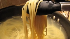 Izgleda kao najprostija stvar na svetu, ali ipak nije: Italijani nikada ne rade ovih 5 stvari kad kuvaju testeninu