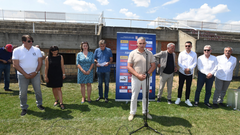 FSS donirao opremu za 84 kluba iz Šumadije