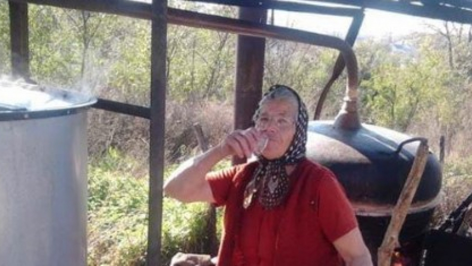 NAJSTARIJA SRPSKA KAZANDŽIJKA Vukla kazan za rakiju volovima od kuće do kuće i tamo pekla rakiju