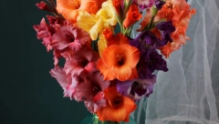 KAKO DA VAM CVEĆE U VAZI OSTANE SVEŽE I DO DESET DANA? Dodajte mu kašiku šećera i ovaj dodatak jelima koji svi imamo u kući, a na ovom mestu ga nikada ne ostavljajte