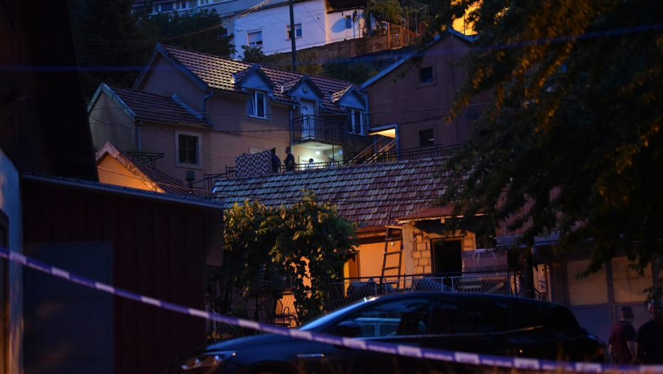GOLA UŠLA U SOBU STANODAVCA, A ONDA JE ULETELA NJENA MAJKA I SVE FOTOGRAFISALA Vlasnik kuće prošao golgotu, a zatim je zaradio i ubod nožem u leđa