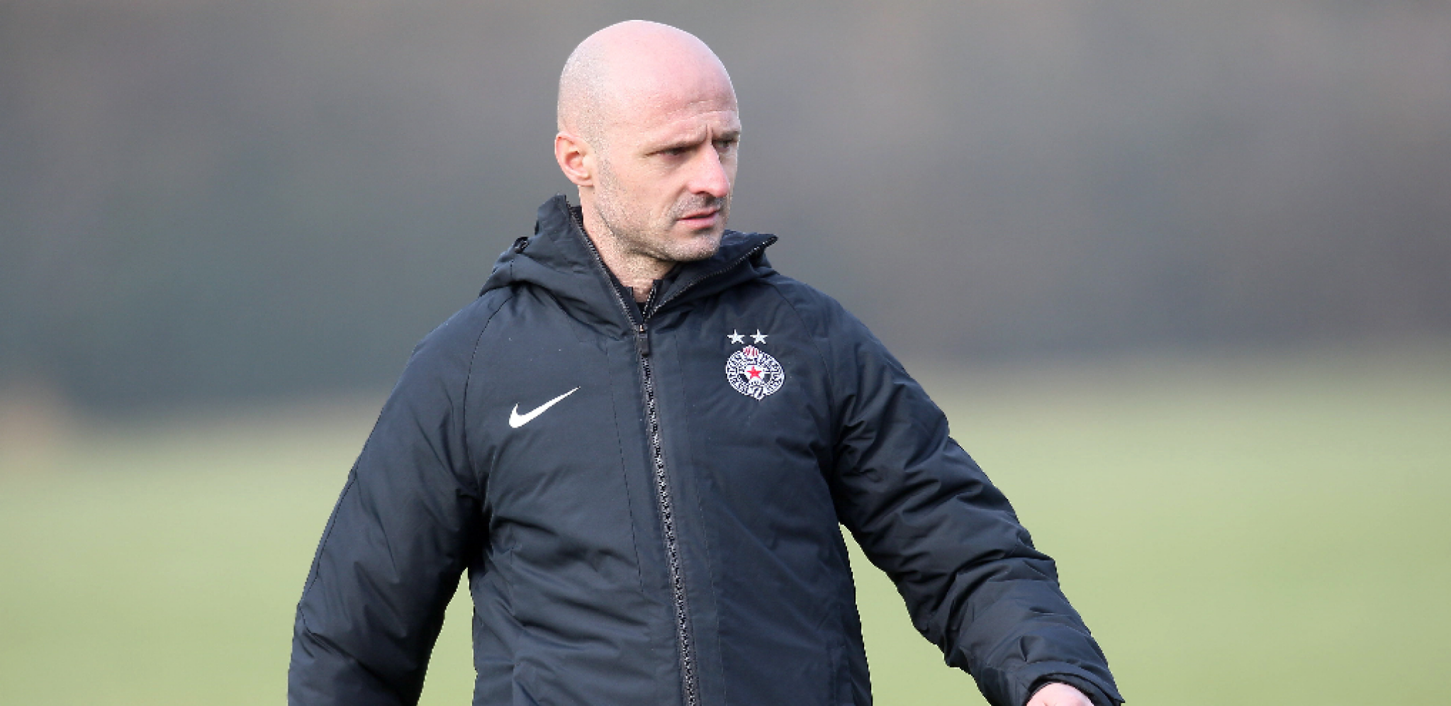 ON JE SEO NA UŽARENU KLUPU Duljaj se prvi put oglasio kao trener Partizana, otkrio koga je prvo pozvao i šta zahteva od igrača