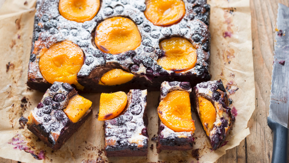 Čokoladni ukus koji ostavlja bez daha: Brauni sa kajsijama (RECEPT)