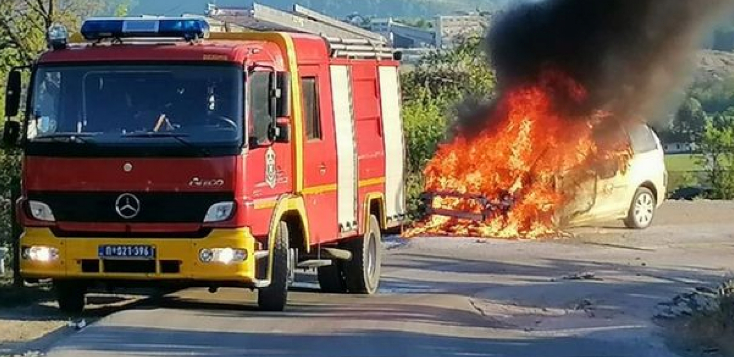 BUKTINJA PROGUTALA PUNTA Zapalilo se vozilo ispred zgrade u Užicu (FOTO)