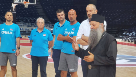 ŽELIM I JEDNOJ I DRUGOJ REPREZENTACIJI MNOGO USPEHA Patrijarh Porfirije poslao divnu poruku posle posete Pešićevim "orlovima"