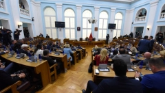 DAN ODLUKE U CRNOJ GORI Abazoviću se klima stolica