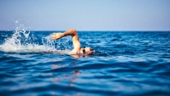 MOŽETE IZAZVATI NADUTOST, ZATVOR I GRČEVE Ove četiri namirnice nikada ne smete da konzumirate pre plivanja!