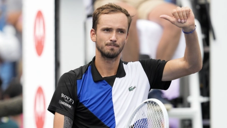 ZAHUKTALI MEDVEDEV ZAKAZAO KLASIK SA ĐOKOVIĆEM Rus počistio Španca i izazvao Novaka