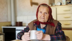 OVAKO SRBI ŠTEDE NA SVOJIM ŽENAMA: Vreme je da se osvestite, shvatite ovakvu manipulaciju na vreme i izbegnite sindrom "Pepeljuge"