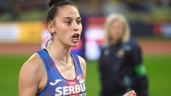 O NJENOM ŽIVOTU MORA DA SE SNIMI FILM Majka je zbog Adriane učila da postane trener, o bacanju koplja nisu znale ništa, sada oko vrata blista medalja