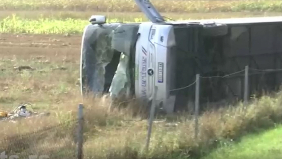 VOZAČ SE POŽALIO PRE NESREĆE KOD LESKOVCA Putnik autobusa otkriva nove detalje: Odjednom smo skrenuli i prevrnuli se!
